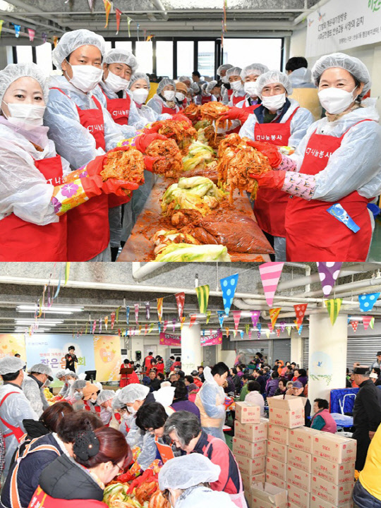 CJ헬로가 연말을 맞아 전국 23개 지역에서 한 달 동안 릴레이 김장봉사축제를 열었다고 12일 밝혔다. CJ헬로의 전국 23개 사회공헌캠프는 11월 14일부터 12월 14일까지 차례로 김장봉사를 진행하고 있다. CJ헬로 제공